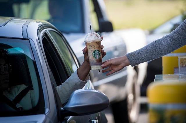 Starbucks se une al creciente movimiento contra el uso de pajitas plásticas